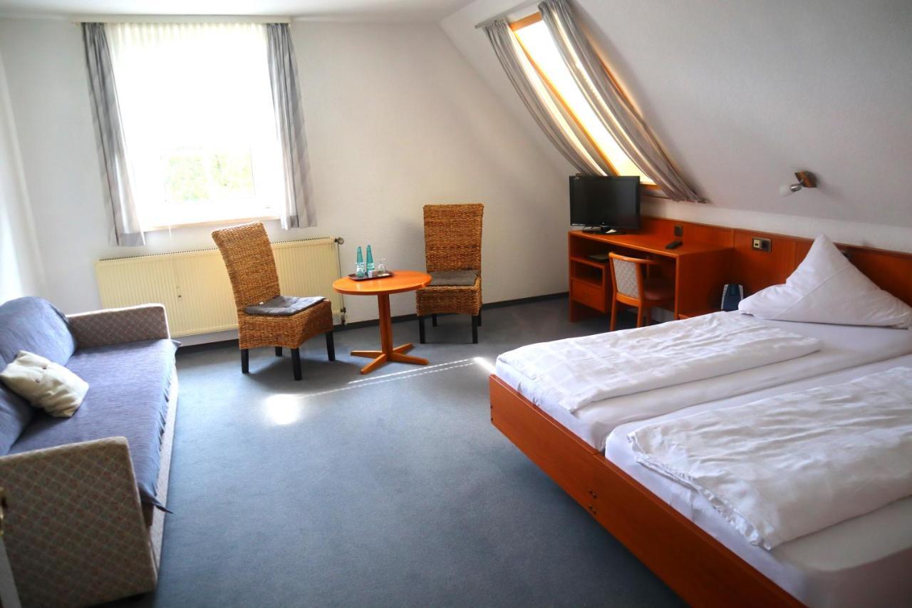 Pension Zur Harburg Hotel Uslar Exterior photo