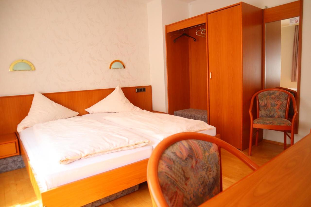 Pension Zur Harburg Hotel Uslar Exterior photo
